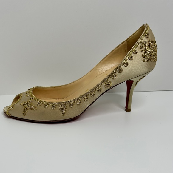 CHRISTIAN LOUBOUTIN Satin Embroidered Accent Pumps Sz 41 - Picture 4 of 11